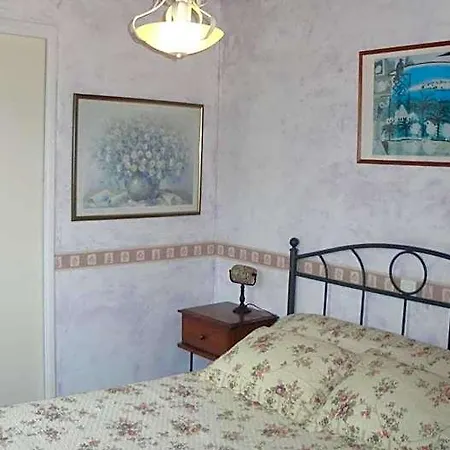 Domaine De Poudos Bed & Breakfast 3*